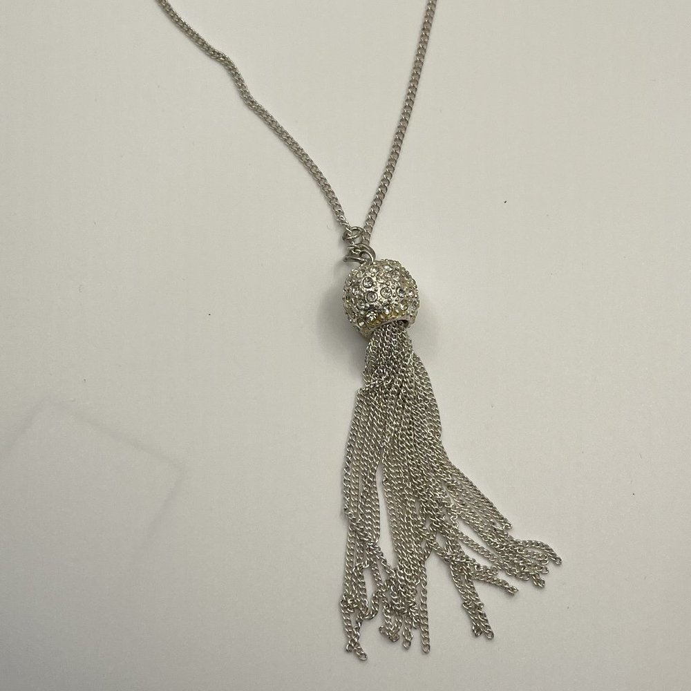 Shimmering silver toned rhinestone embellished necklace